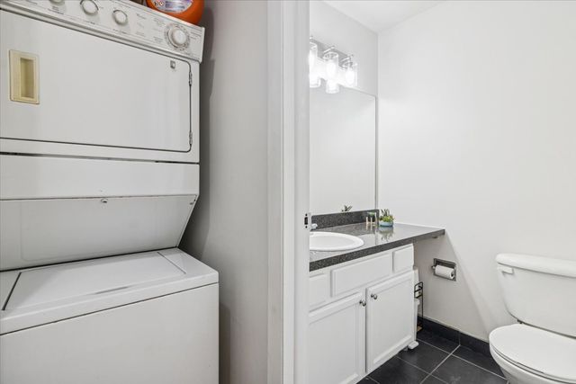 5817 Oakwood Drive E, Lisle, IL 60532