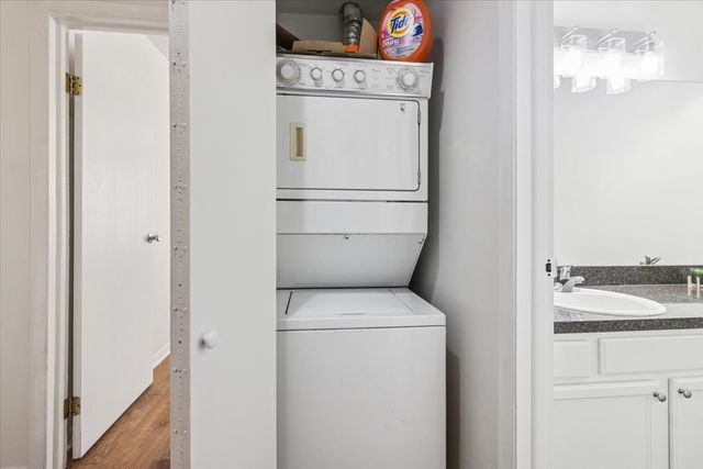 5817 Oakwood Drive E, Lisle, IL 60532