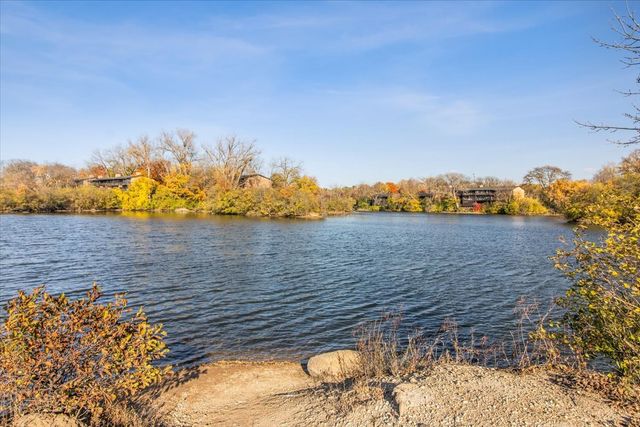 5817 Oakwood Drive E, Lisle, IL 60532