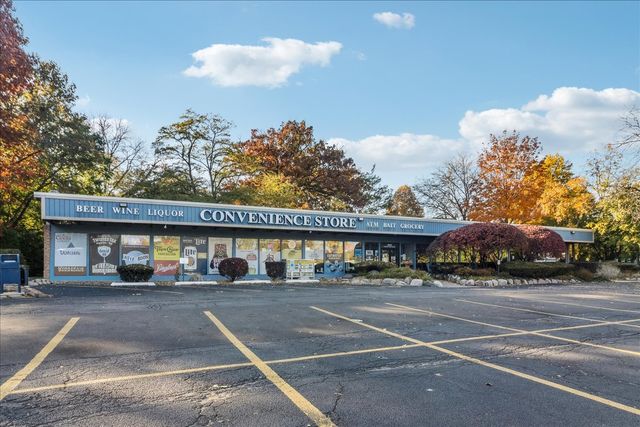 5817 Oakwood Drive E, Lisle, IL 60532