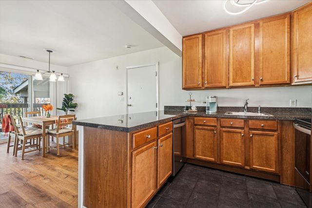 5817 Oakwood Drive E, Lisle, IL 60532