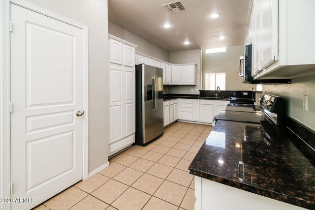 42479 W SOMERSET Drive, Maricopa, AZ 85138