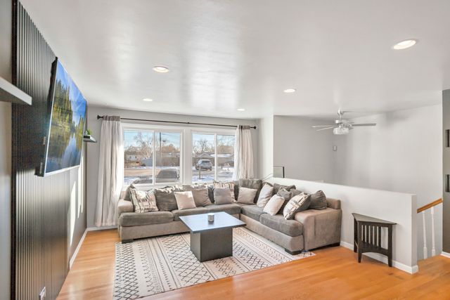 1809 Maplewood Court, Lindenhurst, IL 60046