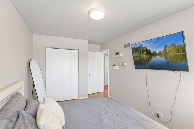 1809 Maplewood Court, Lindenhurst, IL 60046