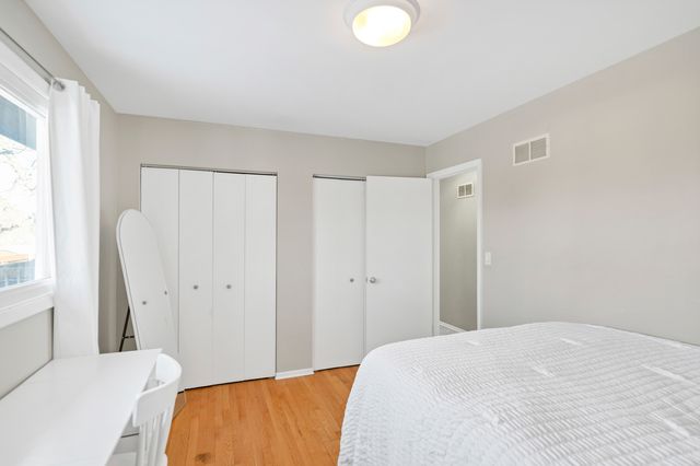 1809 Maplewood Court, Lindenhurst, IL 60046