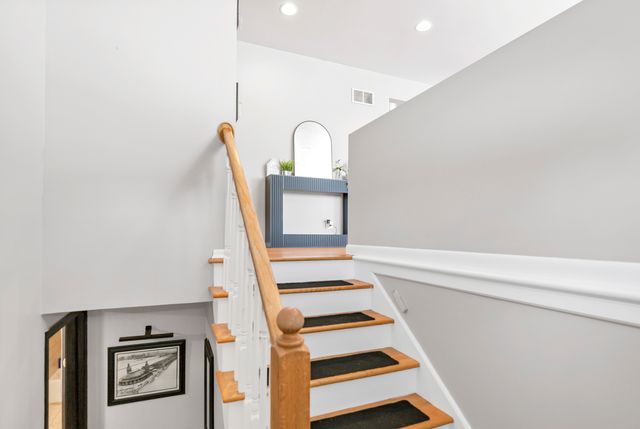 1809 Maplewood Court, Lindenhurst, IL 60046