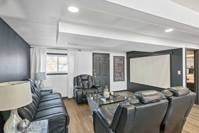 1809 Maplewood Court, Lindenhurst, IL 60046