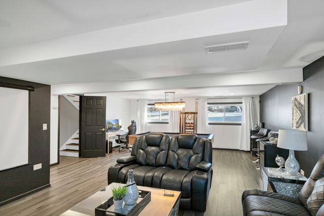 1809 Maplewood Court, Lindenhurst, IL 60046