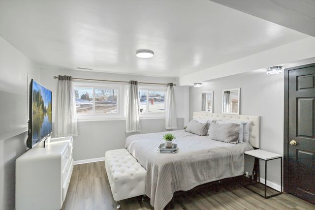 1809 Maplewood Court, Lindenhurst, IL 60046