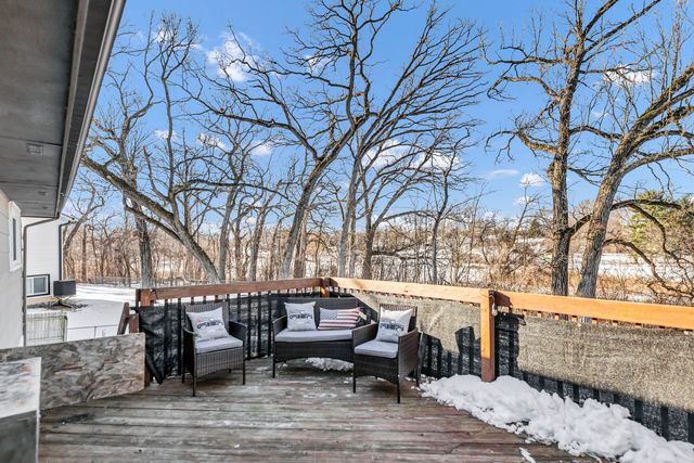 1809 Maplewood Court, Lindenhurst, IL 60046