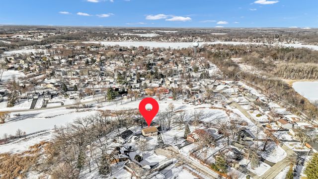 1809 Maplewood Court, Lindenhurst, IL 60046