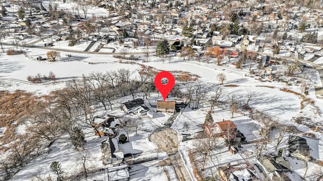 1809 Maplewood Court, Lindenhurst, IL 60046