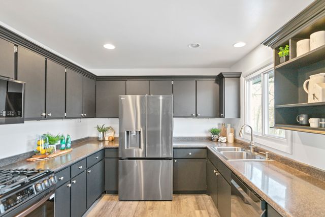 1809 Maplewood Court, Lindenhurst, IL 60046