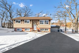 1809 Maplewood Court, Lindenhurst, IL 60046