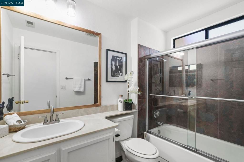 Image 17 of property listing at 3012 Evergreen Dr, Fairfield, CA 94533