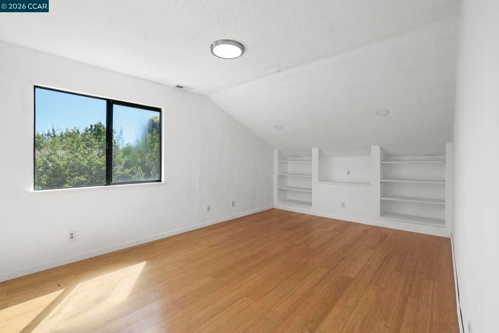 Image 24 of property listing at 3012 Evergreen Dr, Fairfield, CA 94533