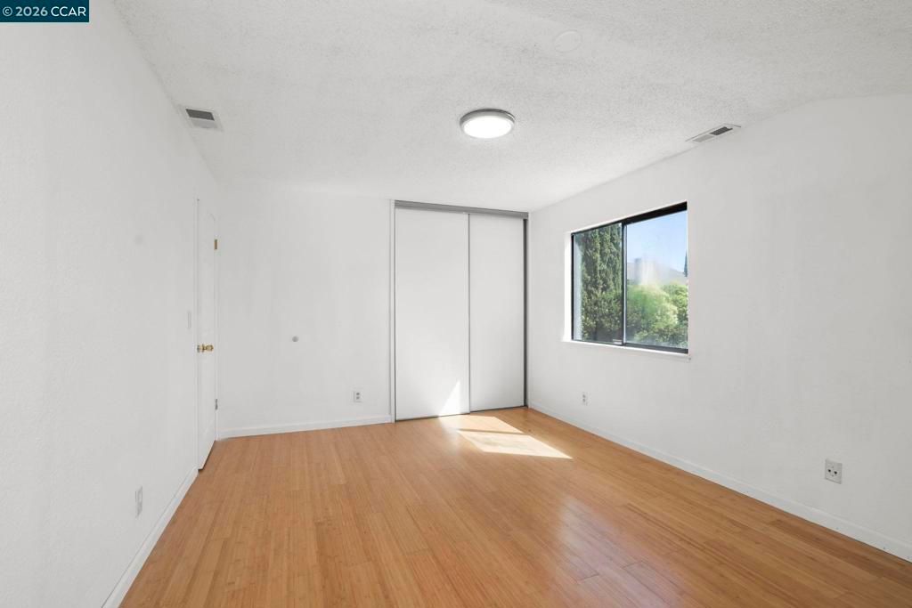 Image 25 of property listing at 3012 Evergreen Dr, Fairfield, CA 94533
