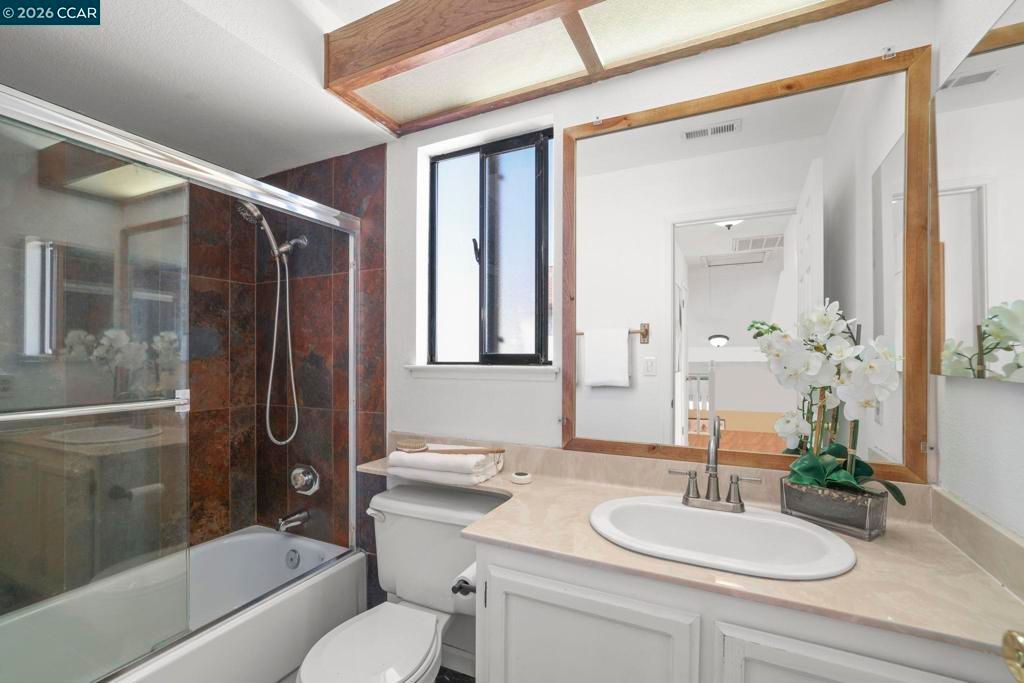 Image 27 of property listing at 3012 Evergreen Dr, Fairfield, CA 94533