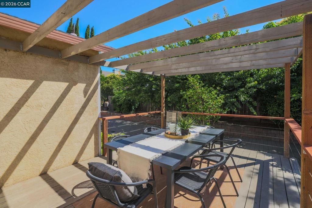 Image 28 of property listing at 3012 Evergreen Dr, Fairfield, CA 94533