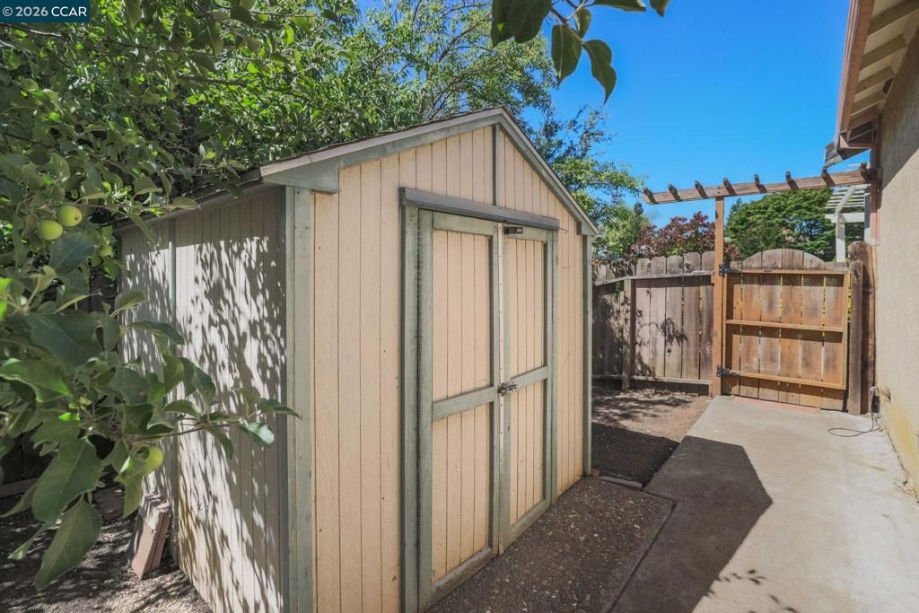 Image 30 of property listing at 3012 Evergreen Dr, Fairfield, CA 94533