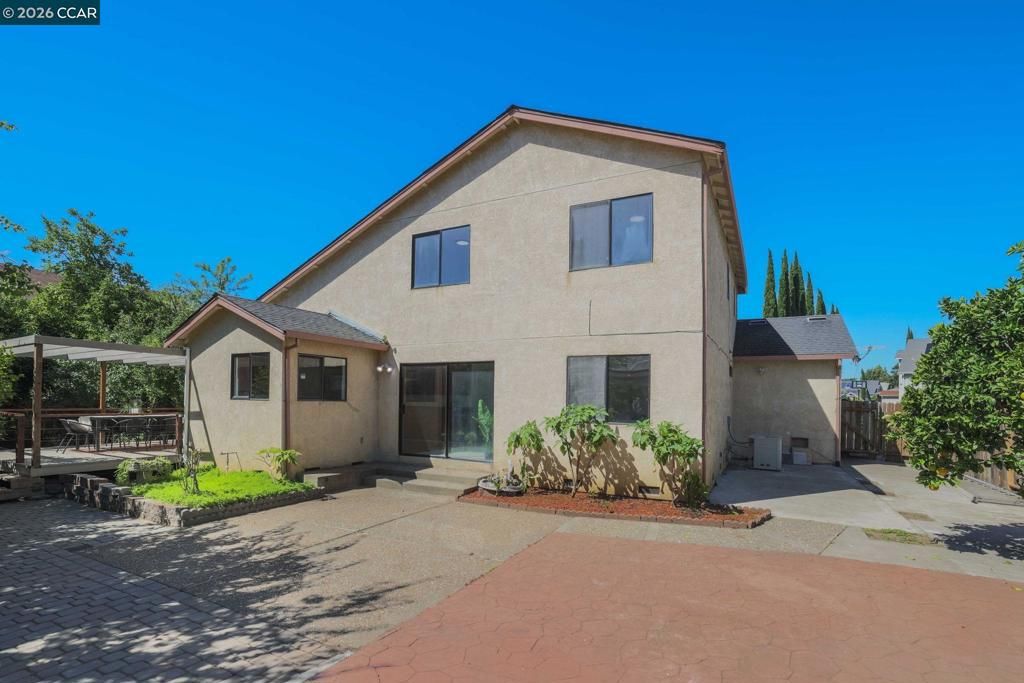 Image 31 of property listing at 3012 Evergreen Dr, Fairfield, CA 94533
