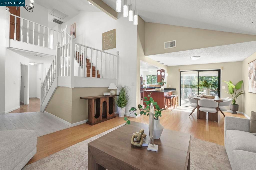 Image 6 of property listing at 3012 Evergreen Dr, Fairfield, CA 94533