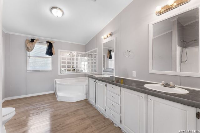 576 Wright Dr, Bandera, TX 78003