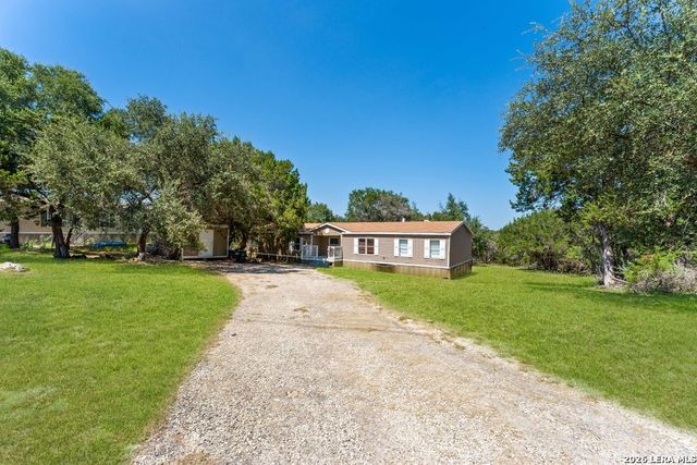576 Wright Dr, Bandera, TX 78003
