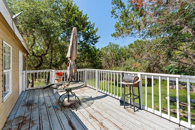 576 Wright Dr, Bandera, TX 78003