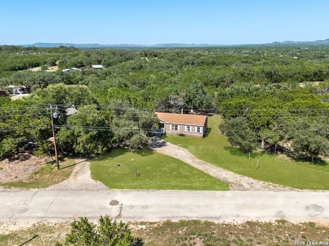 576 Wright Dr, Bandera, TX 78003