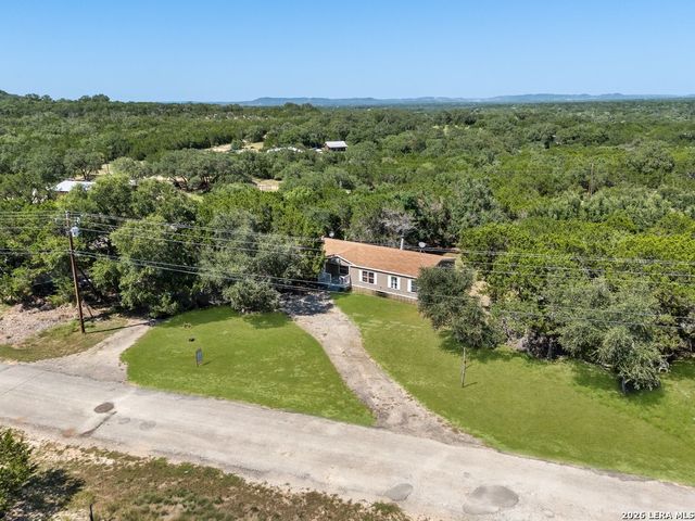 576 Wright Dr, Bandera, TX 78003