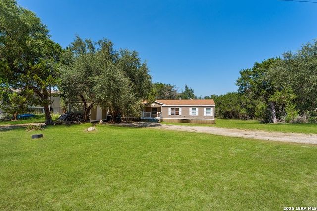 576 Wright Dr, Bandera, TX 78003