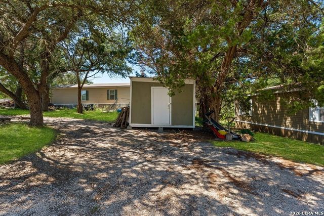 576 Wright Dr, Bandera, TX 78003