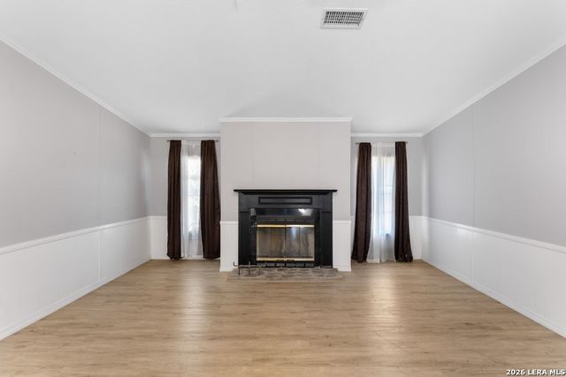 576 Wright Dr, Bandera, TX 78003