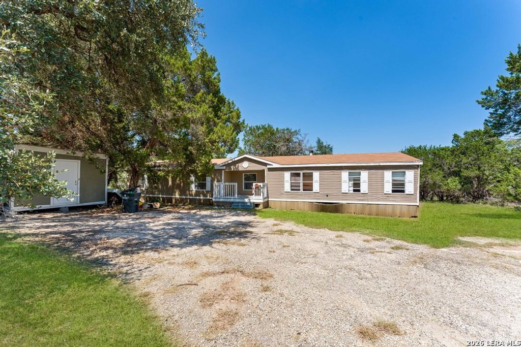 576 Wright Dr, Bandera, TX 78003