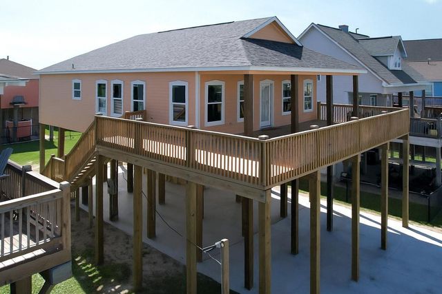 865 Palmetto Drive, Crystal Beach, TX 77650