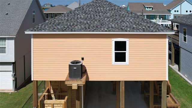 865 Palmetto Drive, Crystal Beach, TX 77650