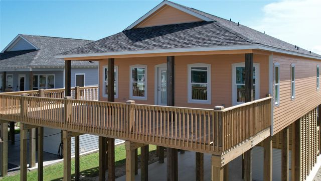 865 Palmetto Drive, Crystal Beach, TX 77650