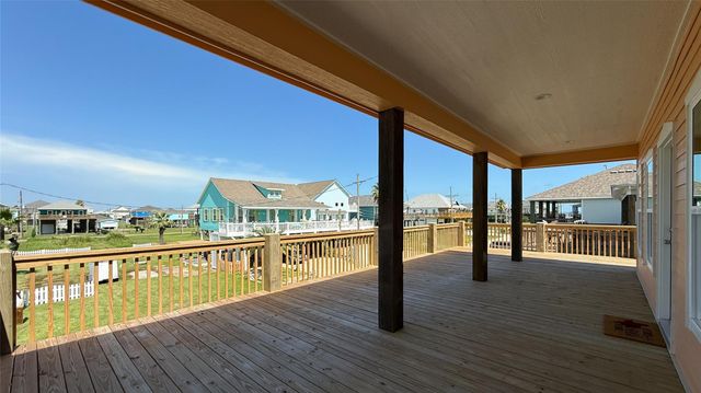 865 Palmetto Drive, Crystal Beach, TX 77650
