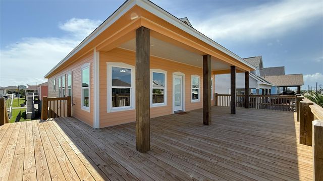 865 Palmetto Drive, Crystal Beach, TX 77650