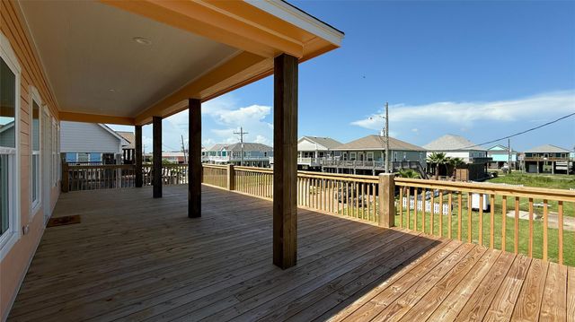 865 Palmetto Drive, Crystal Beach, TX 77650