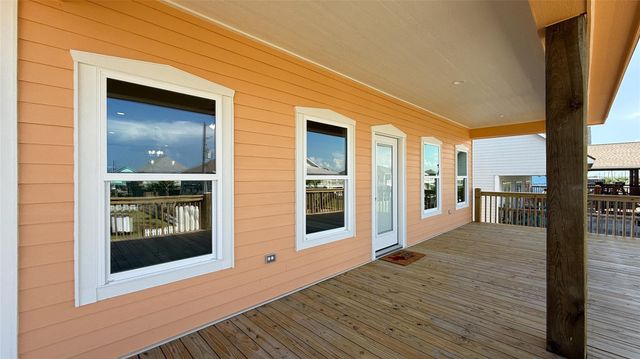 865 Palmetto Drive, Crystal Beach, TX 77650