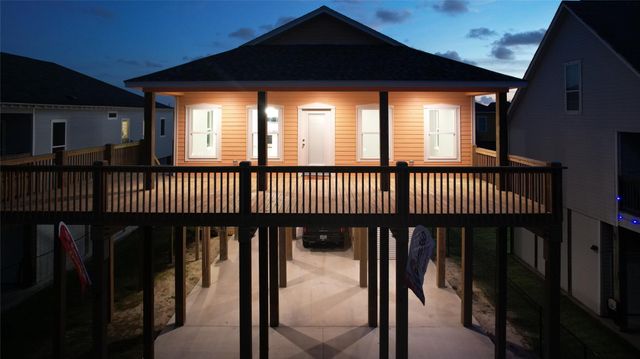 865 Palmetto Drive, Crystal Beach, TX 77650