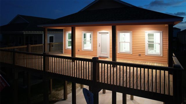 865 Palmetto Drive, Crystal Beach, TX 77650