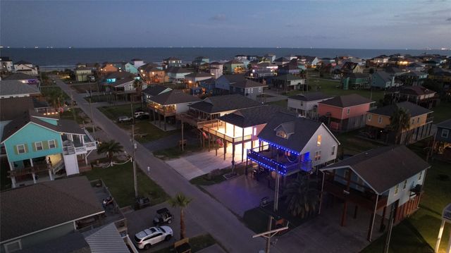 865 Palmetto Drive, Crystal Beach, TX 77650