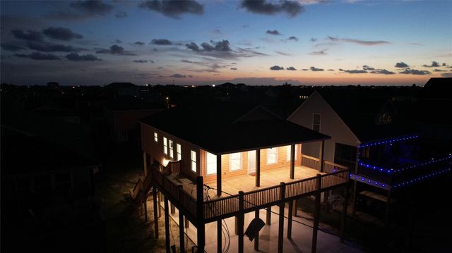 865 Palmetto Drive, Crystal Beach, TX 77650