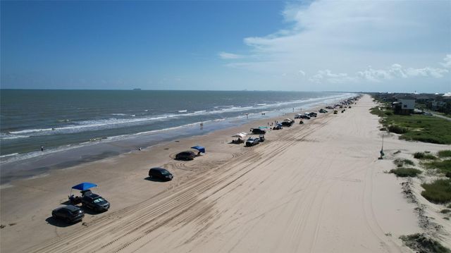 865 Palmetto Drive, Crystal Beach, TX 77650