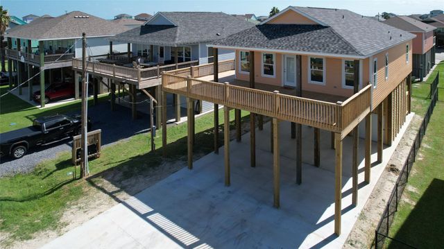 865 Palmetto Drive, Crystal Beach, TX 77650
