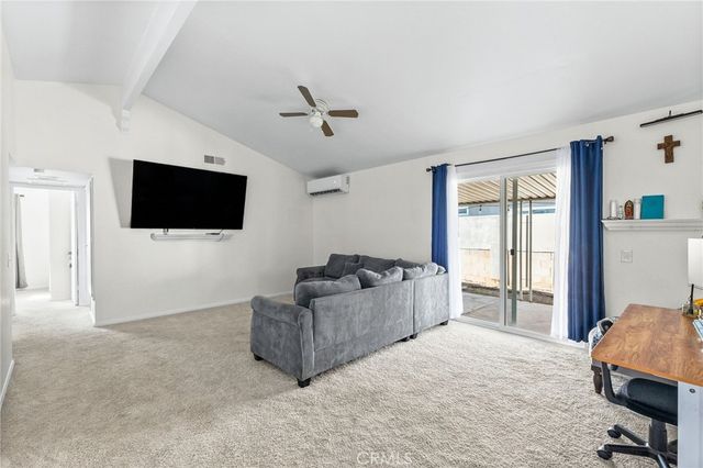 319 Oakhurst Drive, San Jacinto, CA 92583