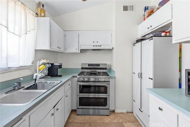 319 Oakhurst Drive, San Jacinto, CA 92583